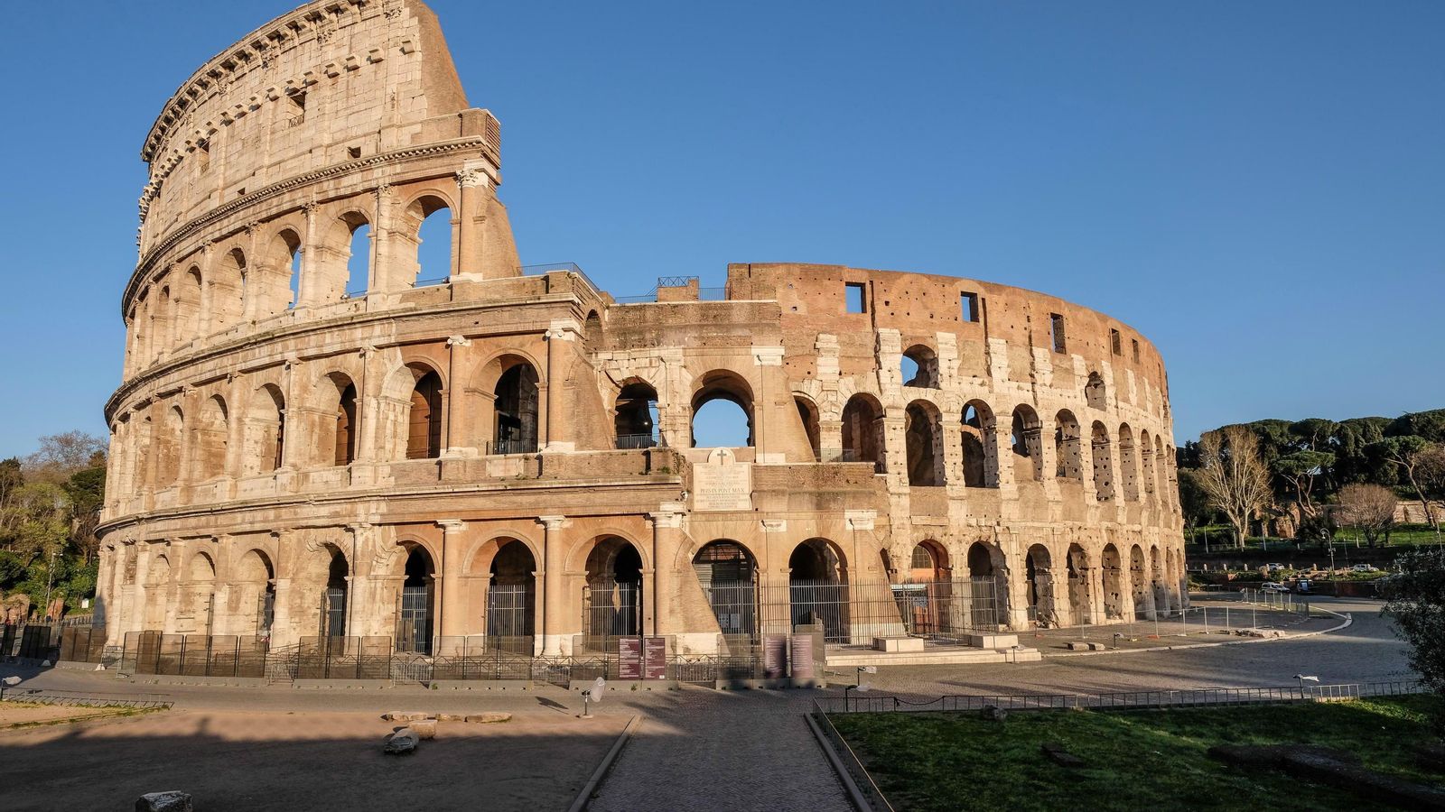 Italia: La pintoresca imagen del Coliseo de Roma vacío