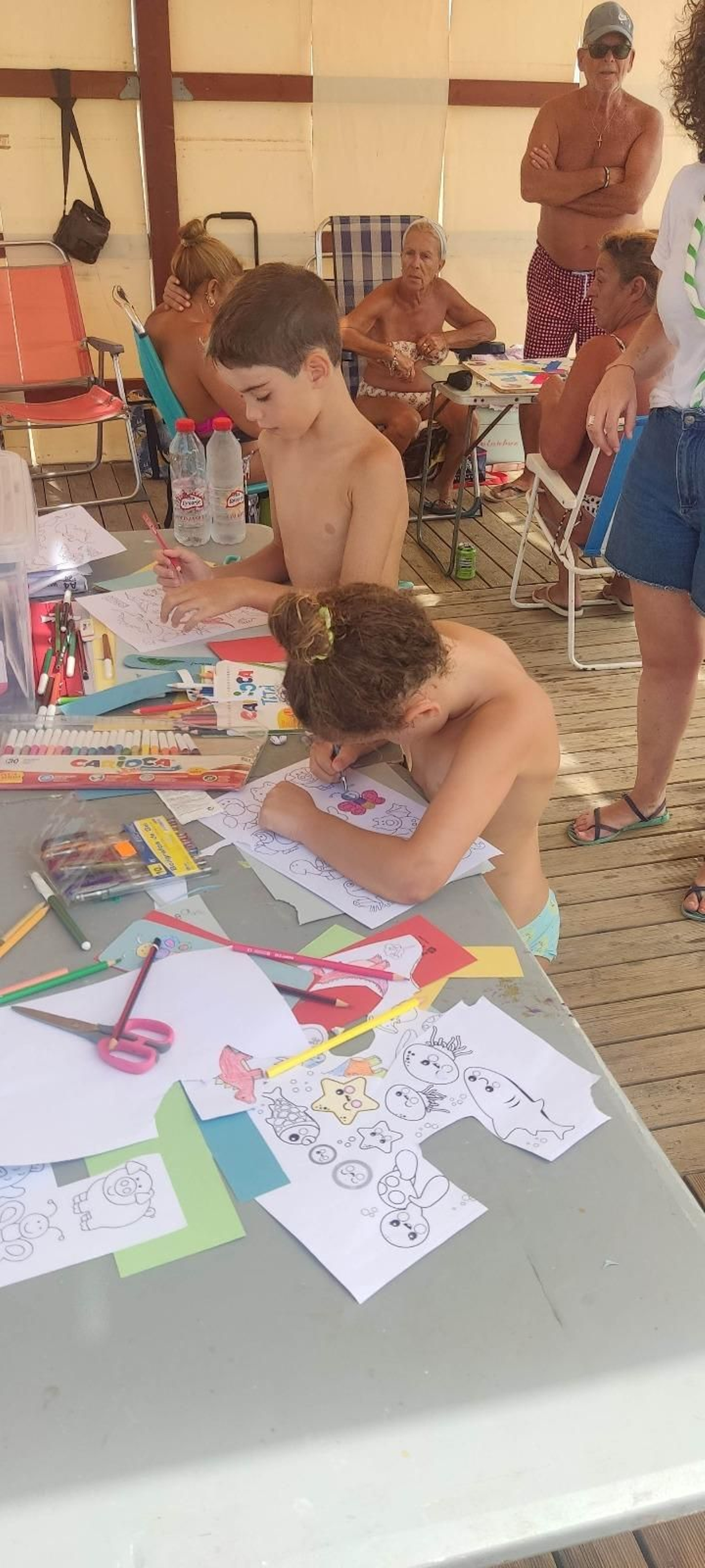 Talleres de educación ambiental del grupo scout Eryteeia en la playa de Camposoto, en San Fernando