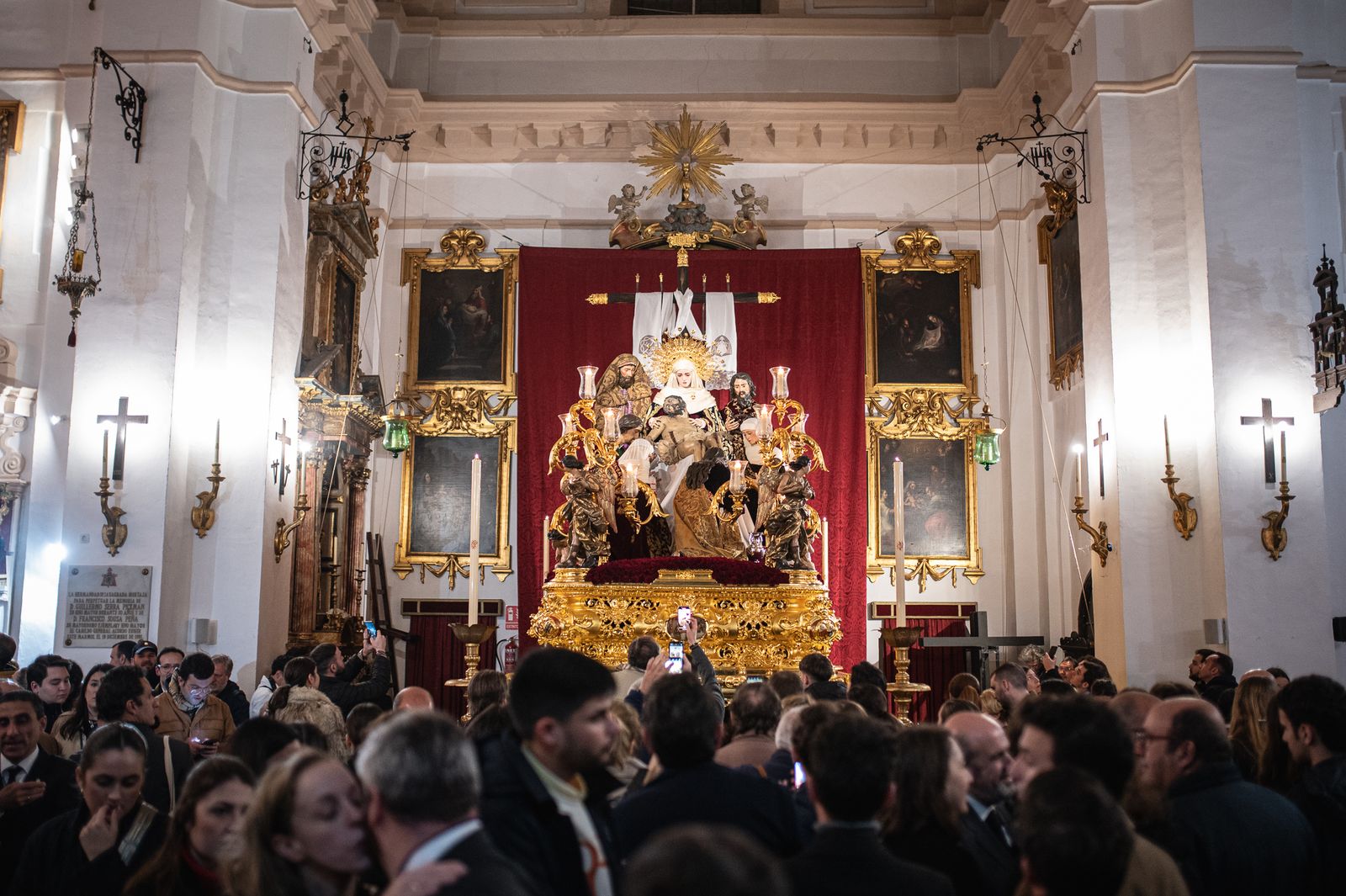 Las imágenes de la Hermandad de la Sagrada Mortaja en la Semana Santa de Sevilla 2024