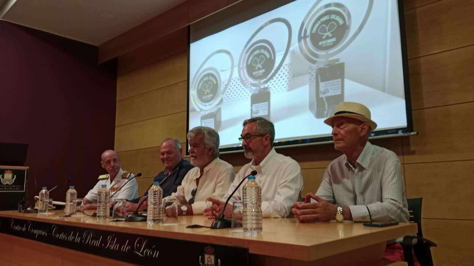 Presentación del Torneo Solidario de Pádel de los Reyes Magos en San Fernando