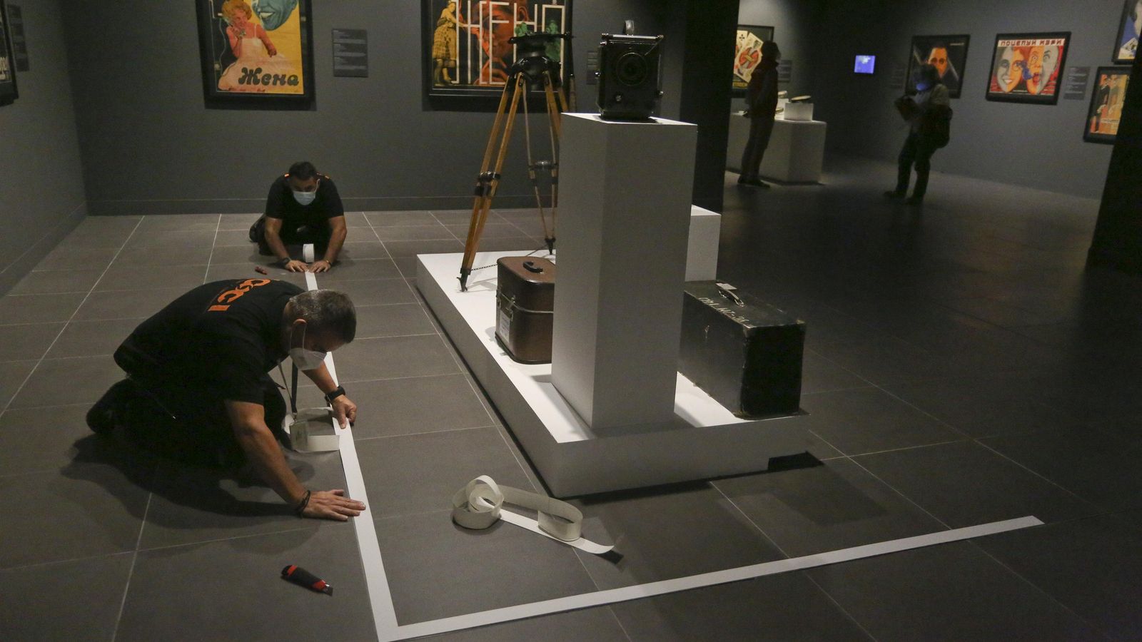 Instalación de protocolos de seguridad en el Museo Ruso, en mayo de 2020. Instalación de protocolos de seguridad en el Museo Ruso, en mayo de 2020.