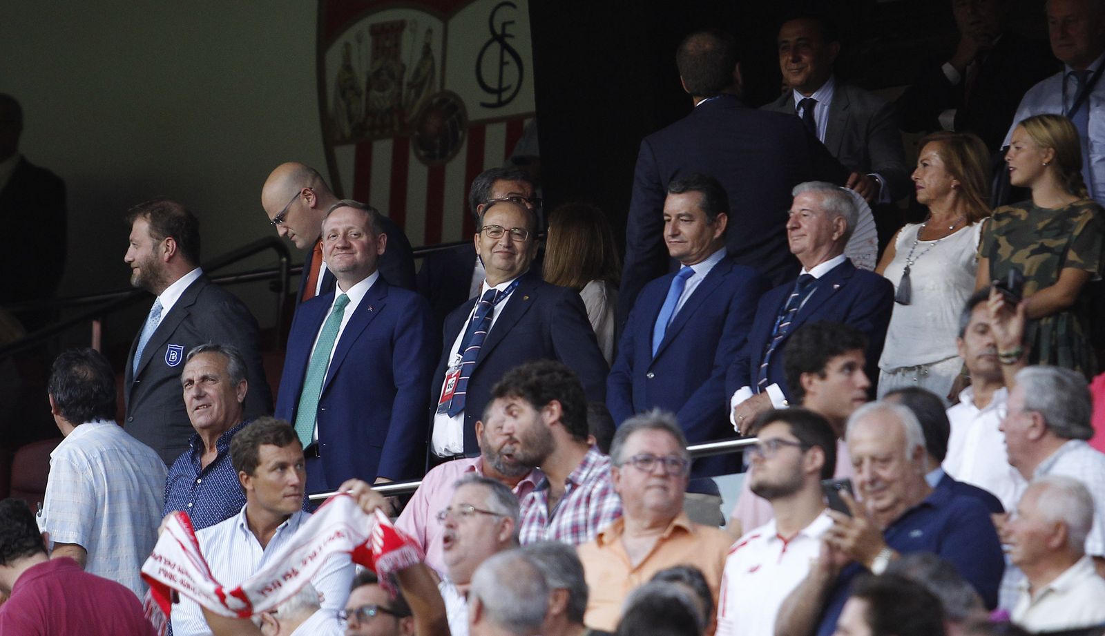 Arana coge ventaja para el lateral