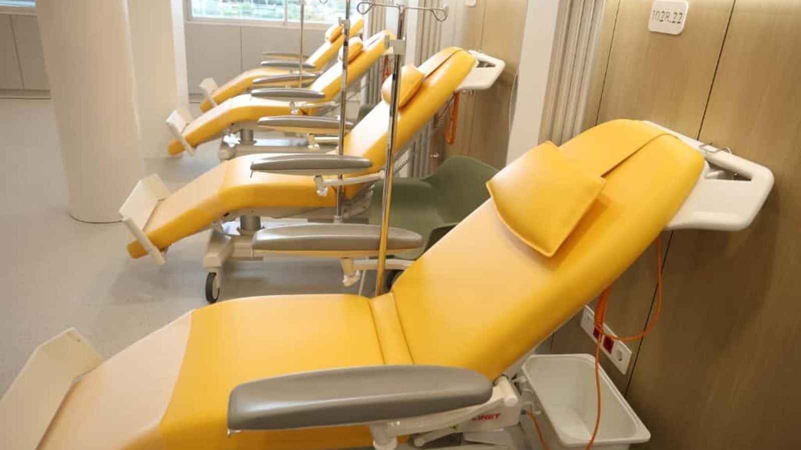 Nuevos sillones para tratamientos de quimio en el Hospital Clínico de Málaga.