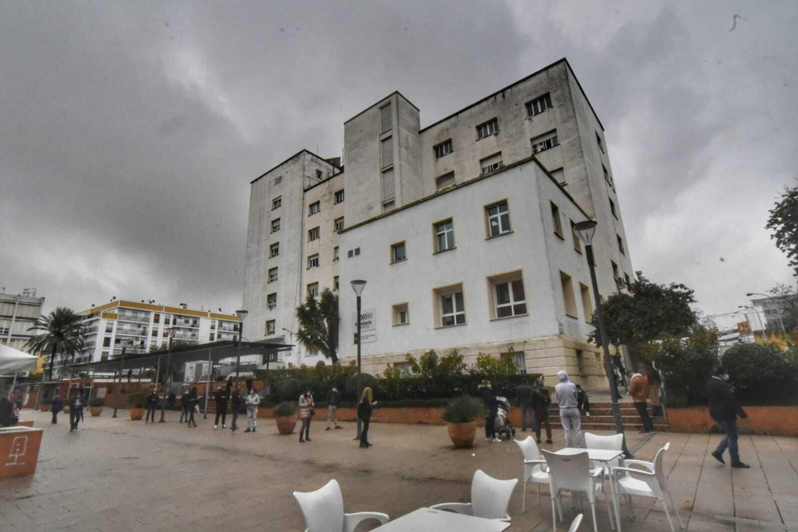 Colas en el centro de salud Algeciras centro, esta mañana Colas en el centro de salud Algeciras centro, esta mañana