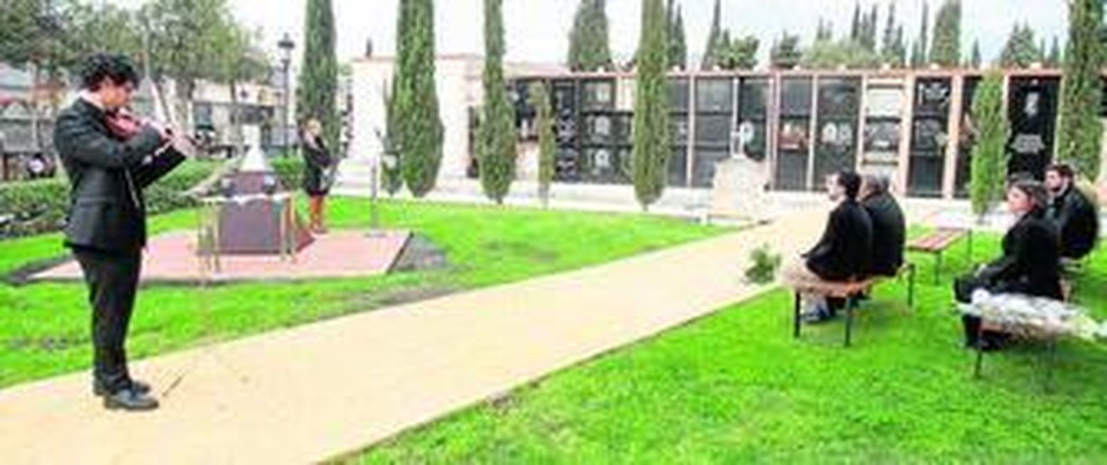 El jardín del encuentro, una de las mejoras aplicadas al cementerio de San José.