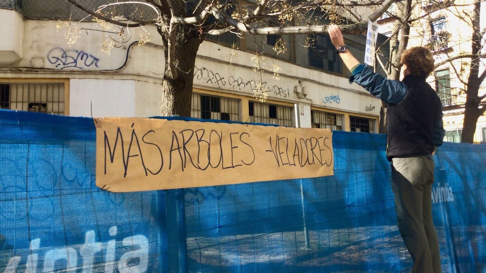 Uno de los participantes de la protesta en defensa de las melias.