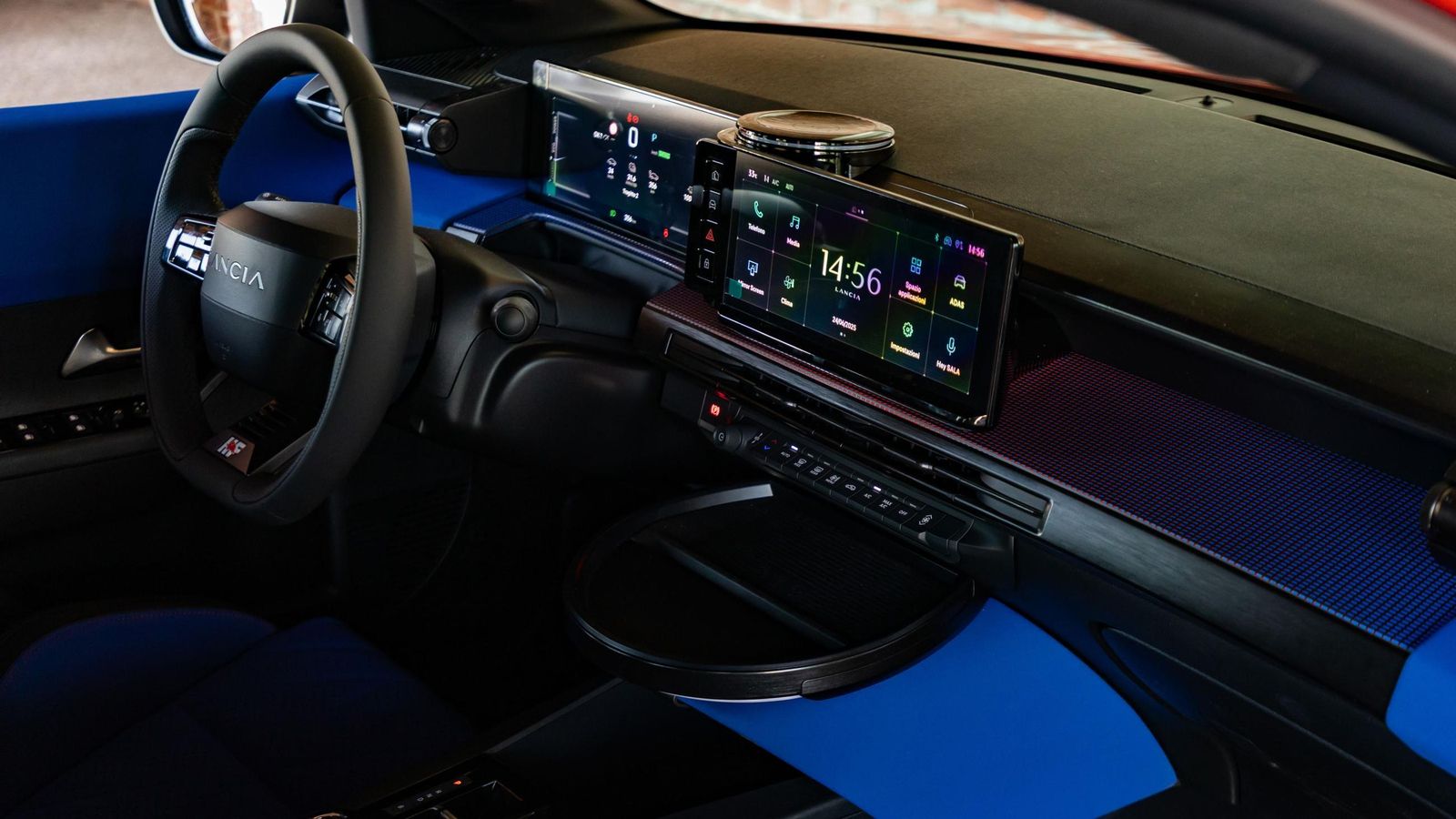 El azul es el color de contraste al negro en las variantes con las siglas HF en su denominación, ya sean la más potente o las que usan los motores que los son menos.