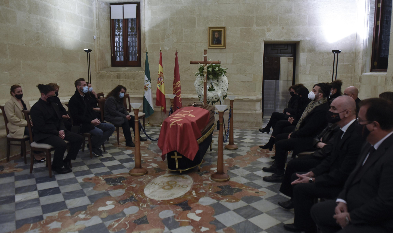 Las imágenes de la capilla ardiente de Pascual González