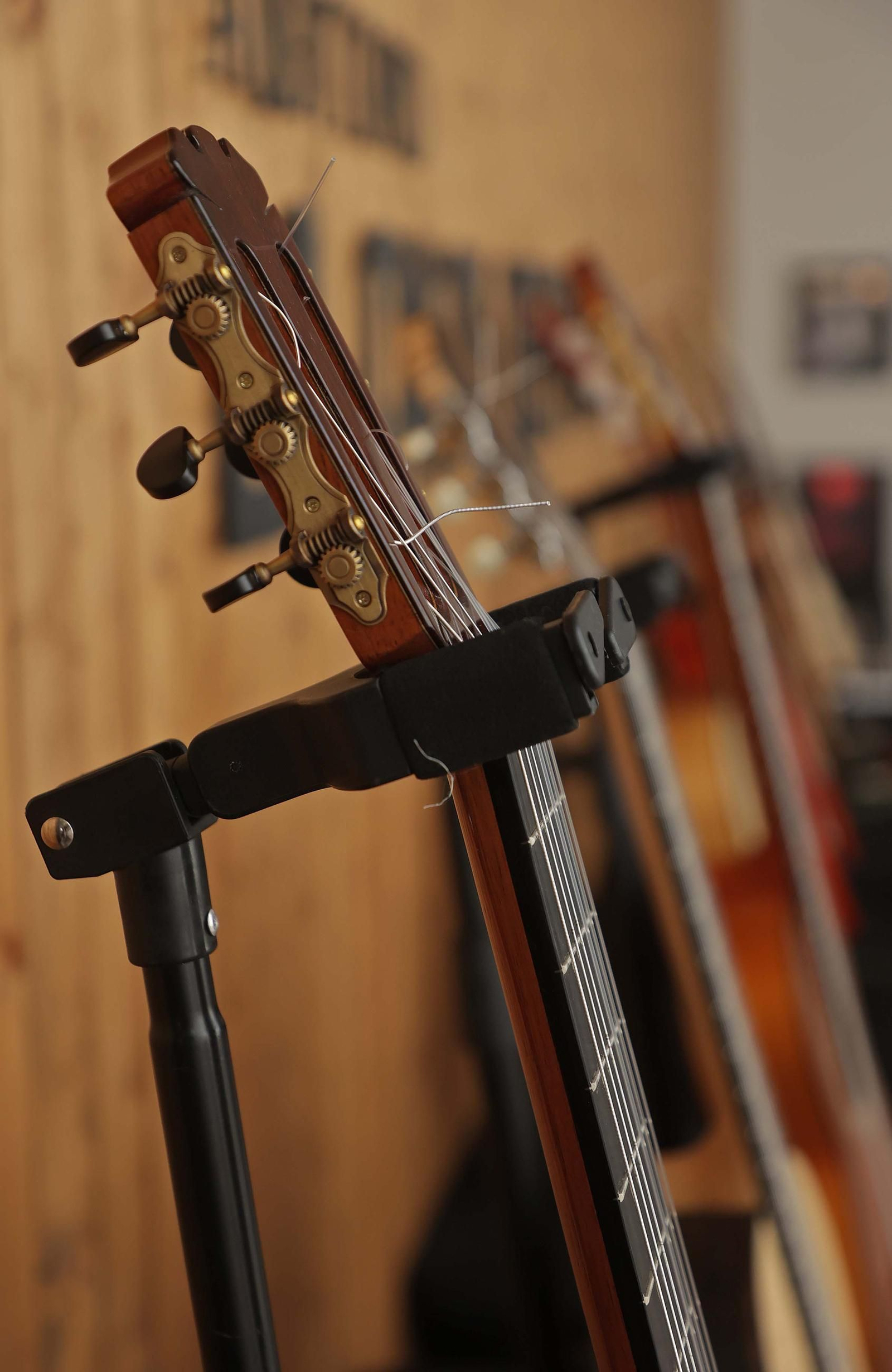 Fotos del encuentro de maestros Luthiers en el centro de interpretación Paco de Lucía de Algeciras