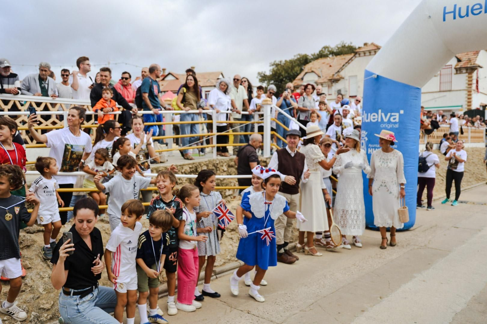 Imágenes de la 'II Milla Británica' en el Barrio Obrero con motivo de la Feria del Legado Británico