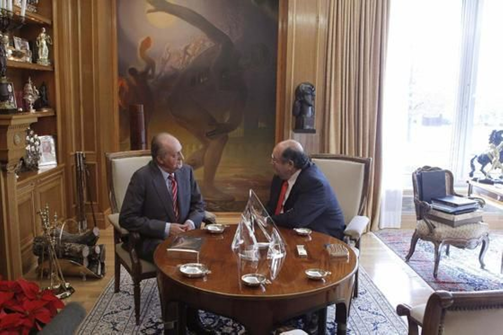 El rey charla con Enrique Álvarez

Foto: EFE