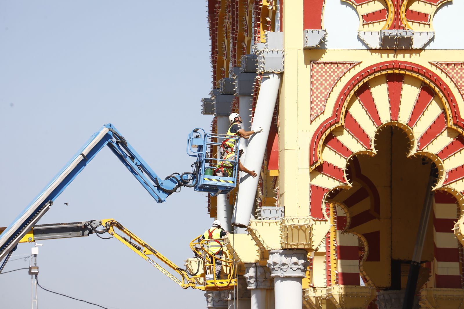 Un recorrido en imágenes por El Arenal a horas de que comience la Feria de Córdoba
