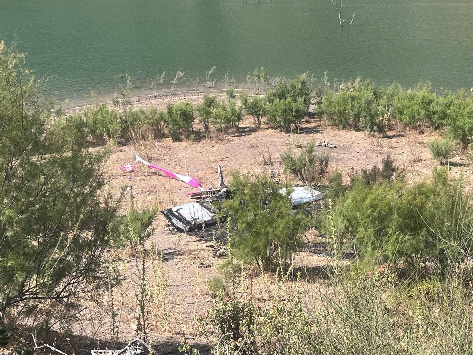 La avioneta tras el accidente junto al pantano del Guadalcacín.