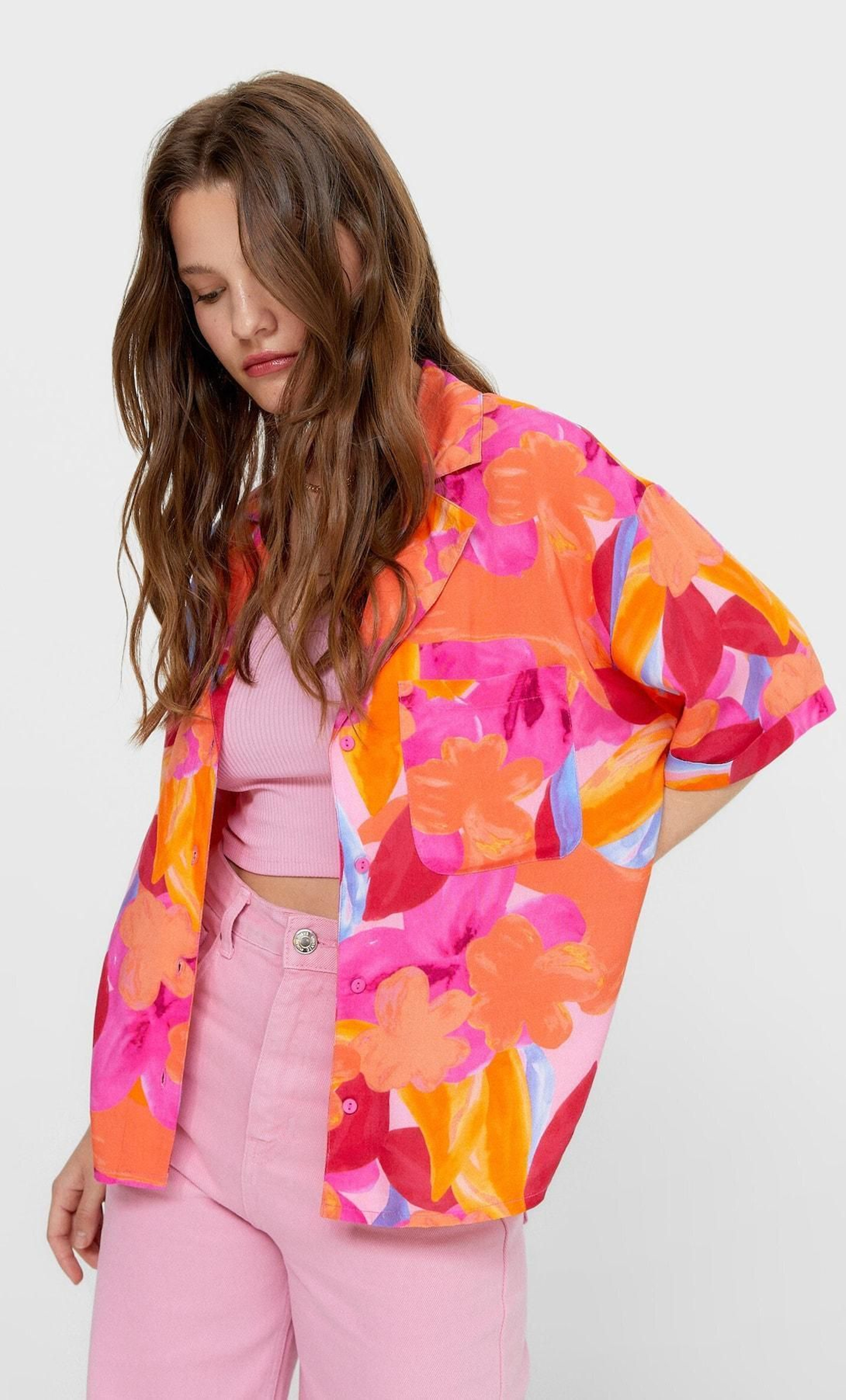 Camisa de mangas cortas de Stradivarius.