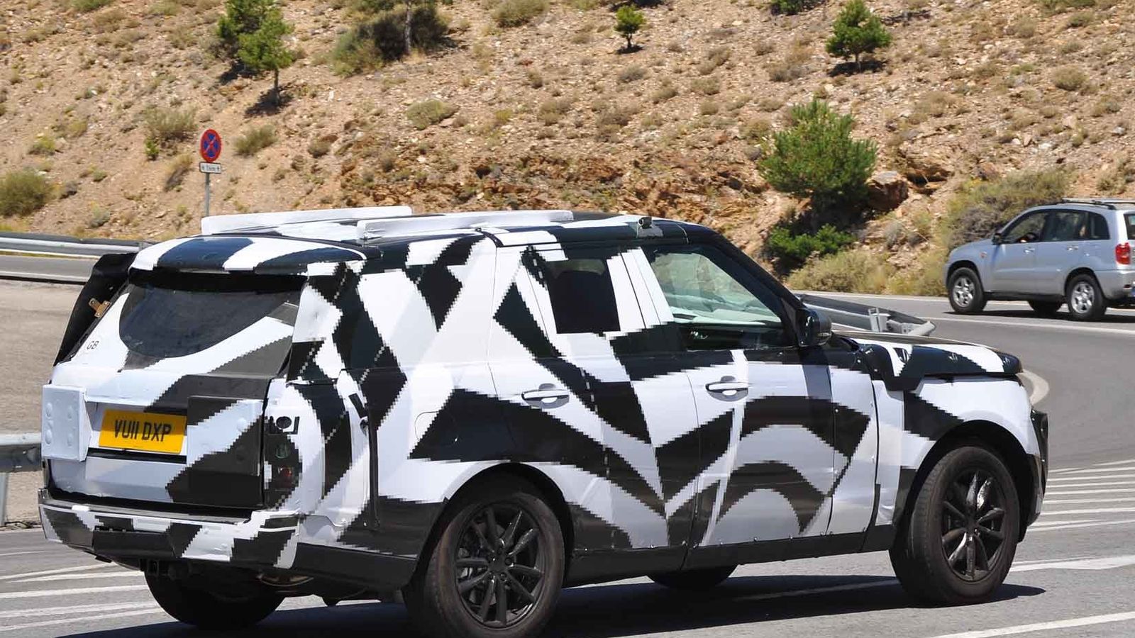 Cada marca tiene su propia decoración para camuflar los coches.