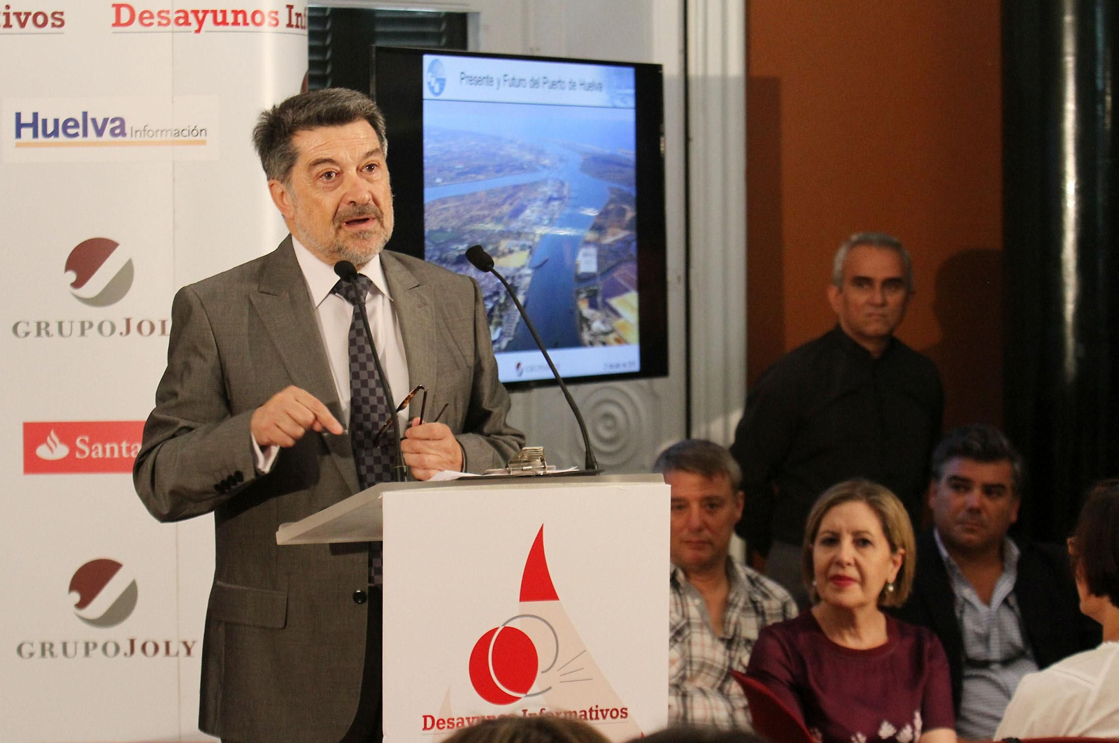 Javier Barrero, toda una vida ligado a la política onubense en imágenes