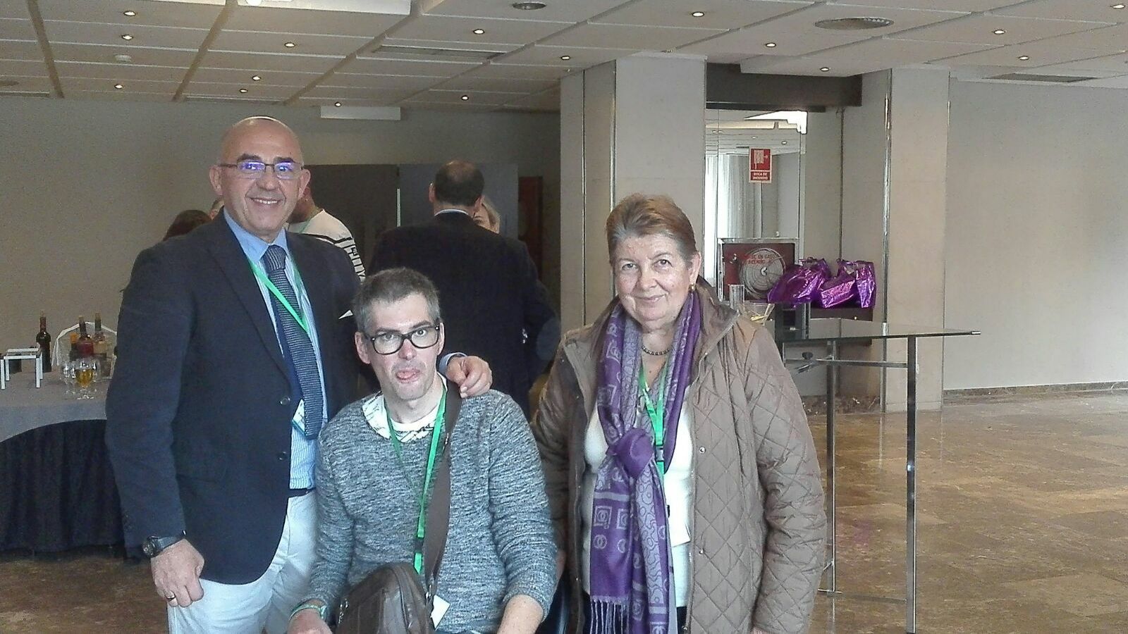 En el centro, Juan Antúnez Sánchez (Licenciado en Historia, especialidad Arqueología), presidente de la Asociación Sevillana de Ataxias y de la Federación andaluza de Ataxias.