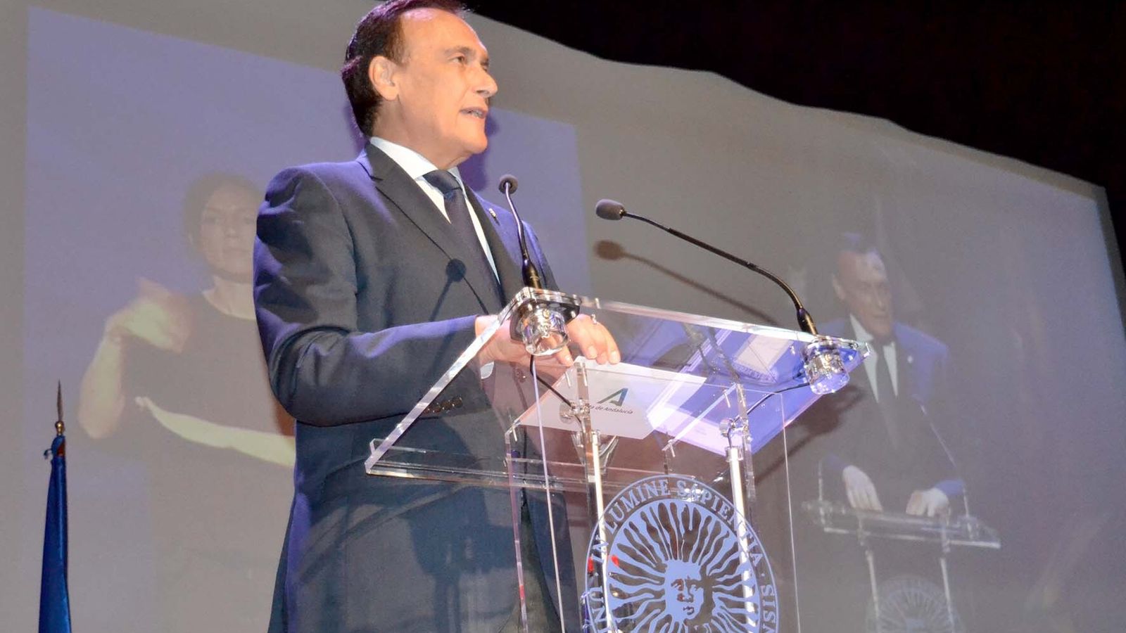 Intervención del nuevo consejero de Universidades.