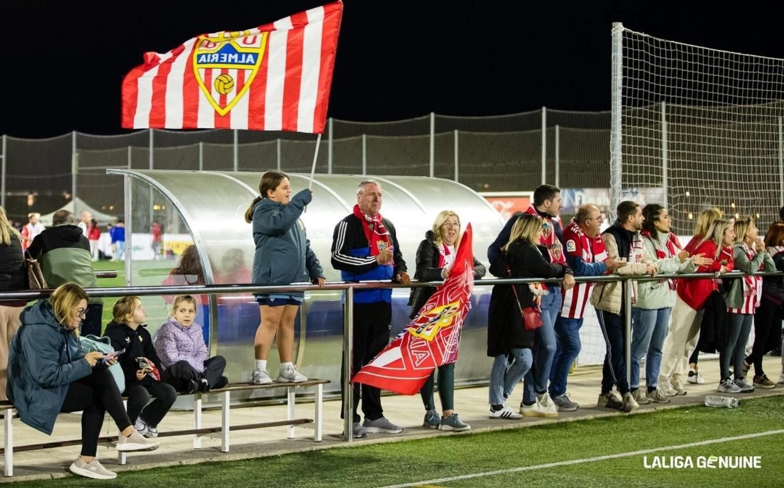 Los familiares y aficionados del Almería estuvieron con el equipo en Tarragona.
