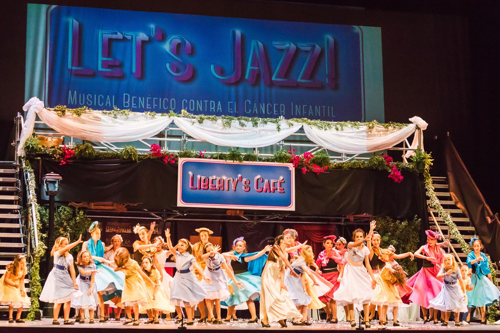 Imágenes del espectáculo Let's jazz, de la Escuela de Danza Fredes Insa, en el Teatro Villamarta