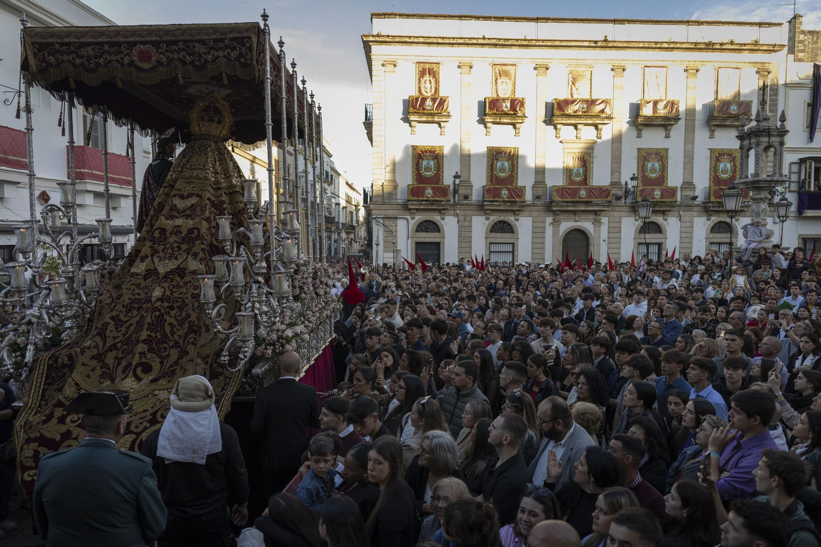 Las imágenes de la salida del Nazareno en El Puerto en la Semana Santa de 2025