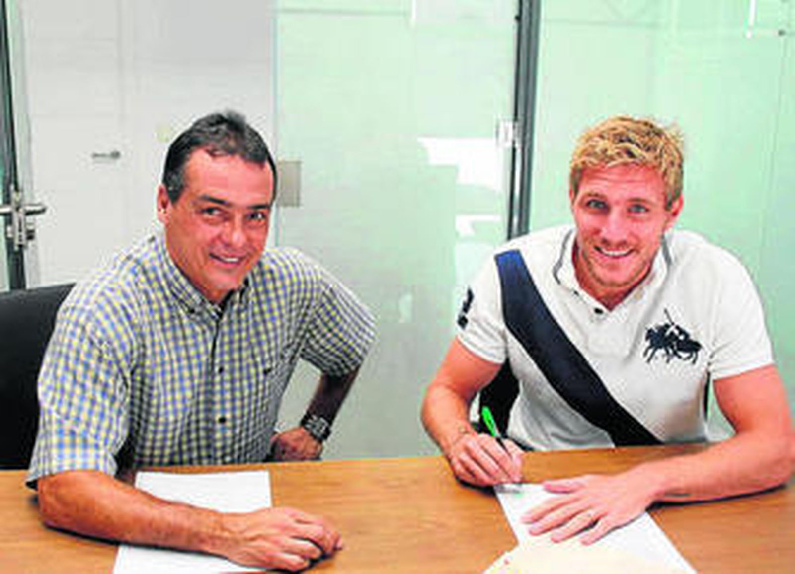 Perquis firma su renovación por dos años