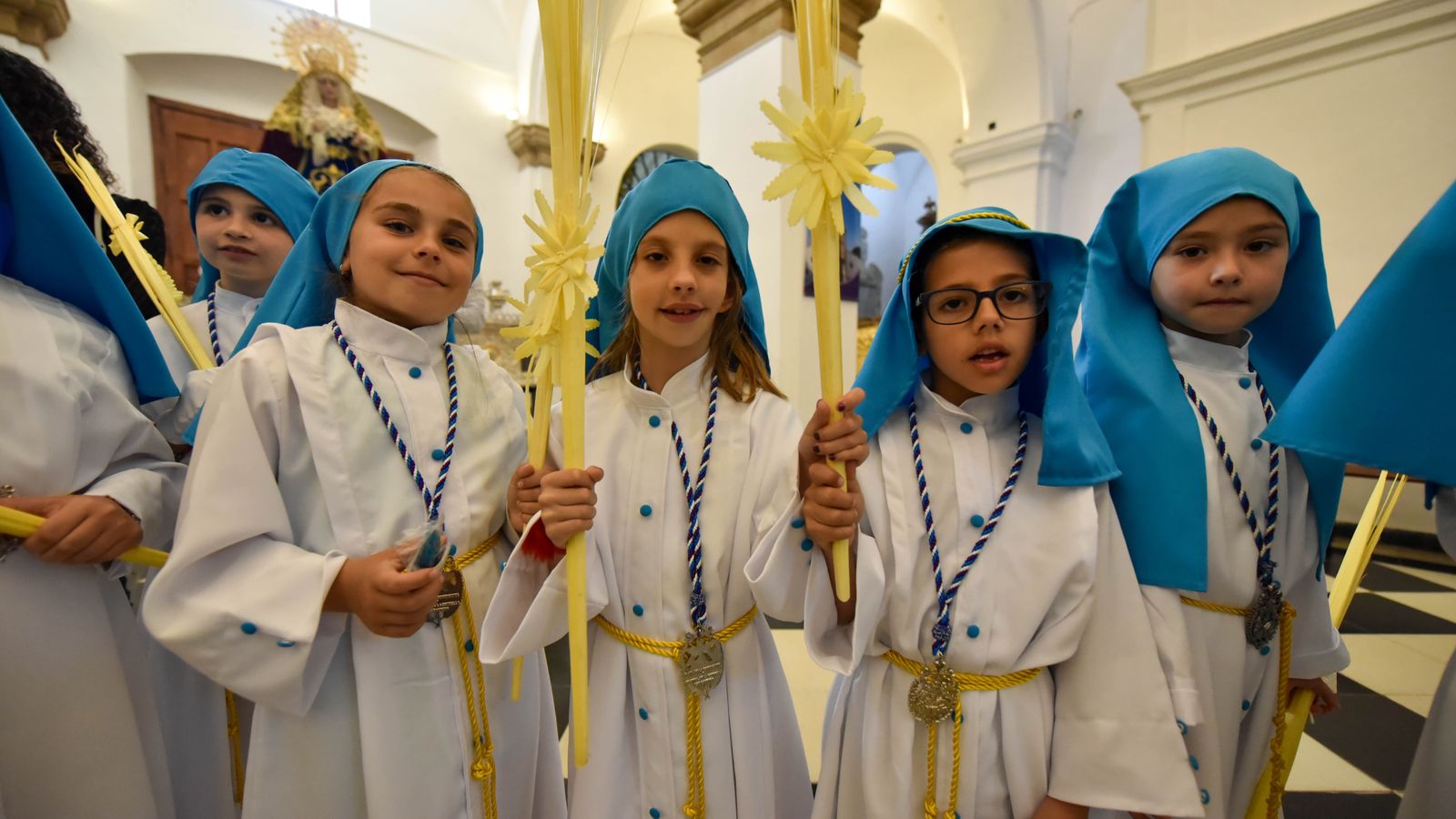 Fotos del Domingo de Ramos en Los Barrios: Borriquita y María Santisima de la Estrella