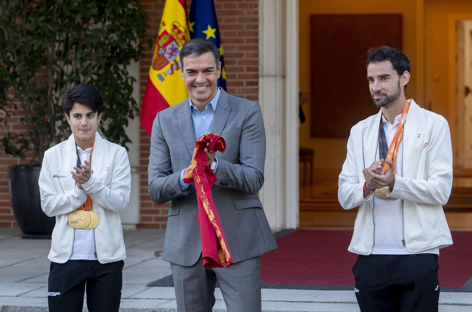 Las imágenes de María Pérez recibida por el presidente del Gobierno