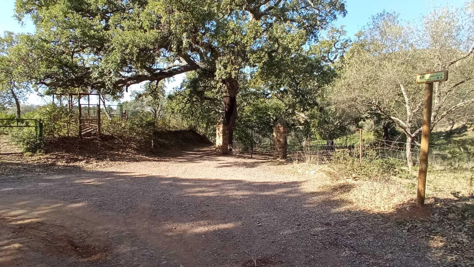Cruce de caminos y señalizaciones