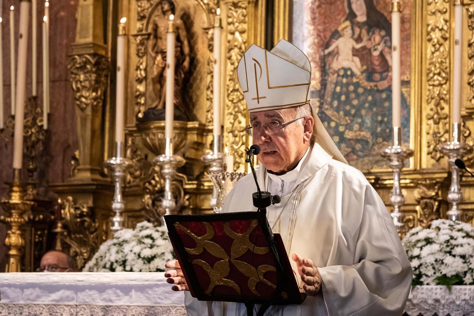 Imágenes de la misa y acto de despedida del obispo de Huelva José Vilaplana