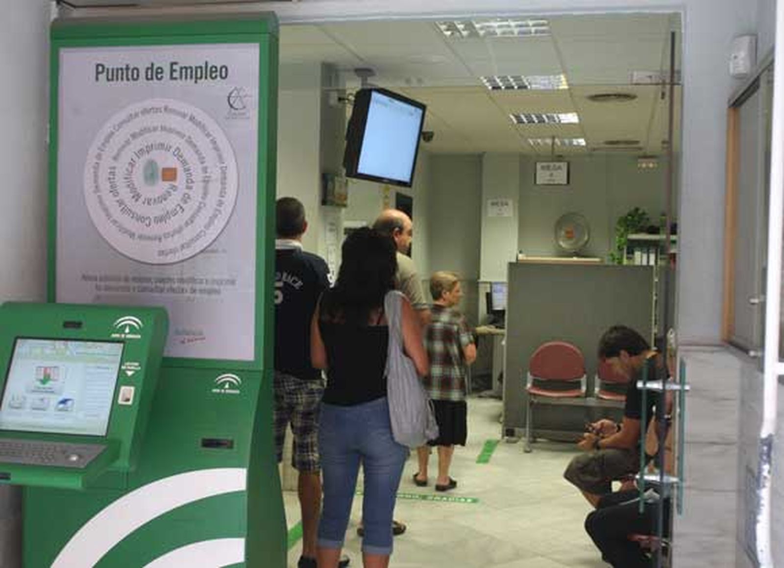 Sevilla registra el mejor primer trimestre de la historia al caer el paro en 16.100 personas