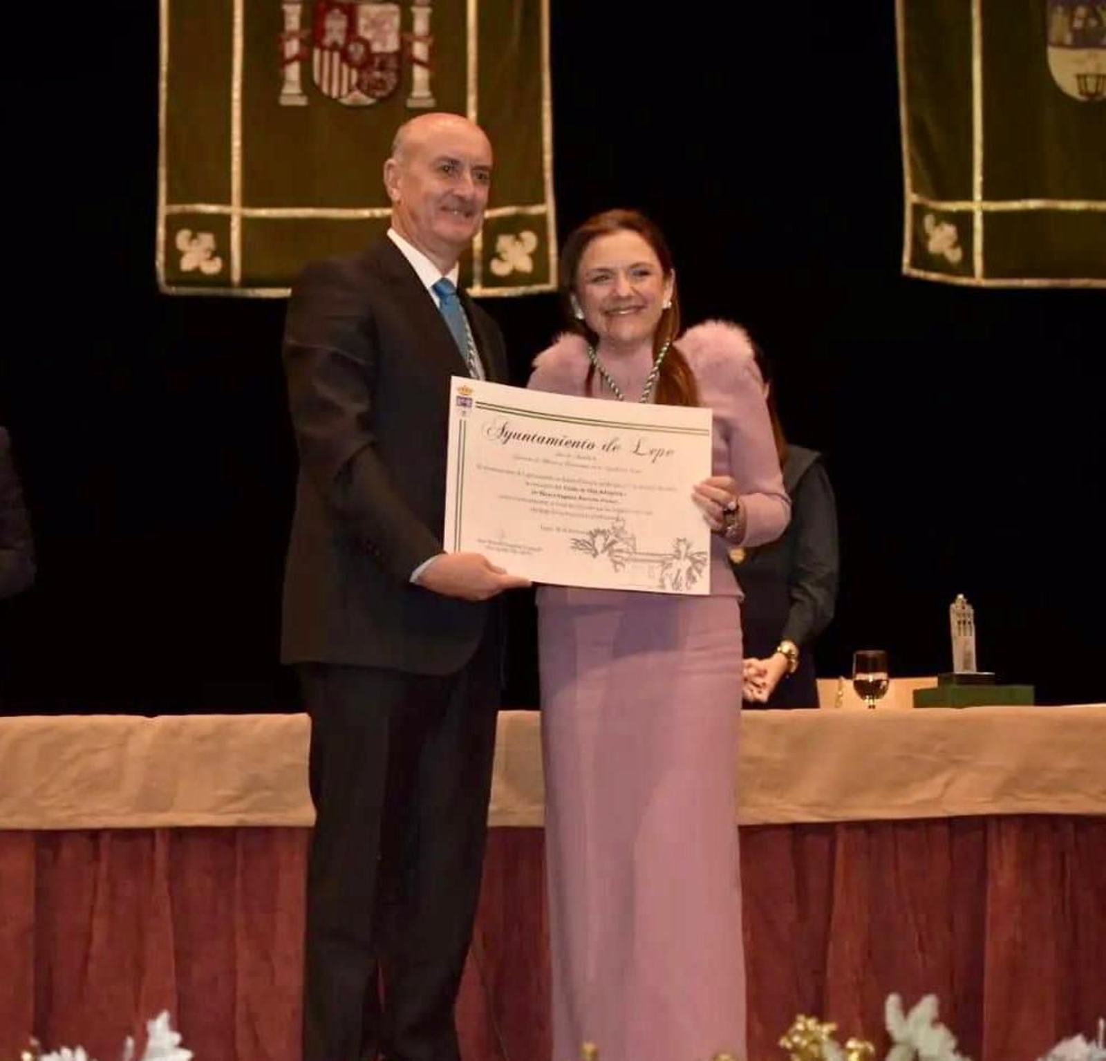 La notaria Blanca Barreiro recibe el titulo de hija adoptiva de Lepe