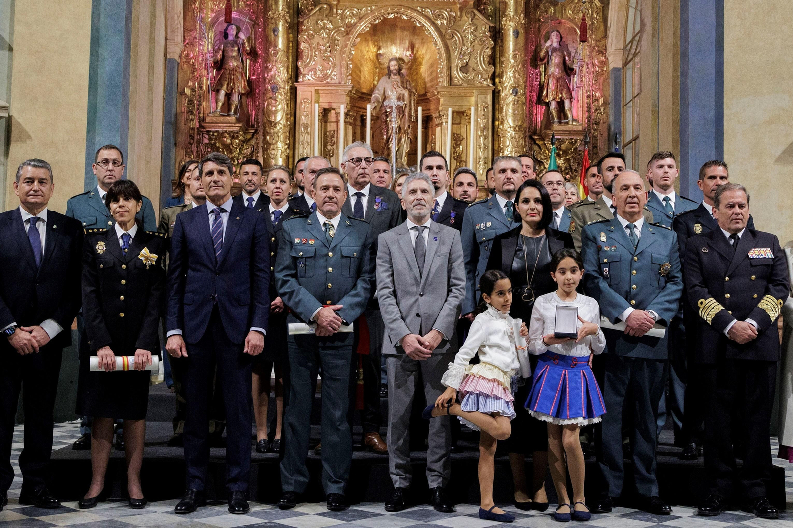 Las imágenes de la entrega de condecoraciones civiles en Cádiz.