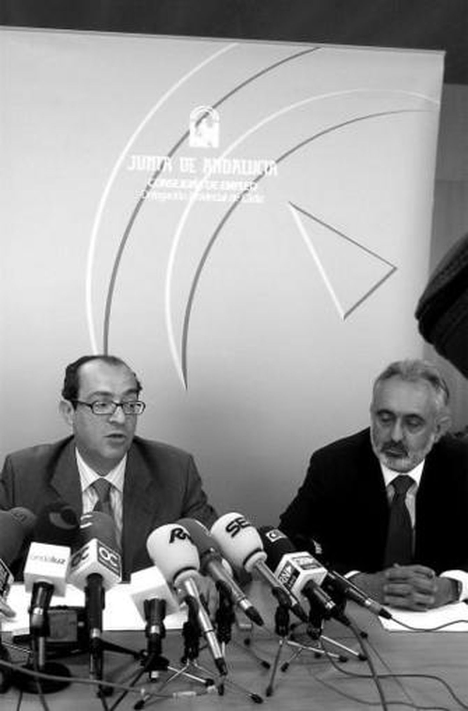 Los alumnos del módulo de soldadura habilitado en una nave del polígono Río San Pedro, en Puerto Real, iniciaron ayer su toma de contacto.