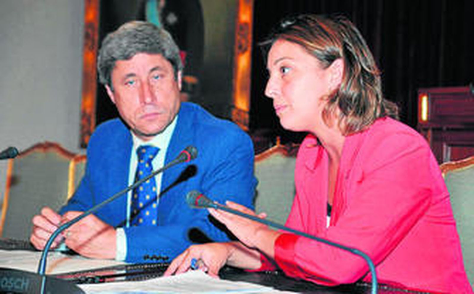 Francisco Pulido e Isabel Ambrosio en la presentación del Proteja para los municipios cordobeses.