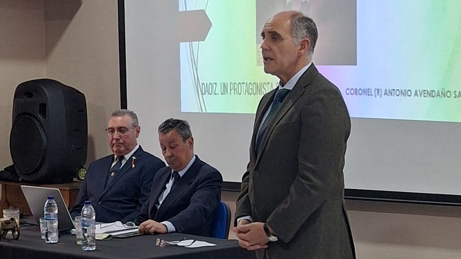 El coronel Antonio Avendaño, en su conferencia en la Residencia Militar Fernando Primo de Rivera de Jerez.