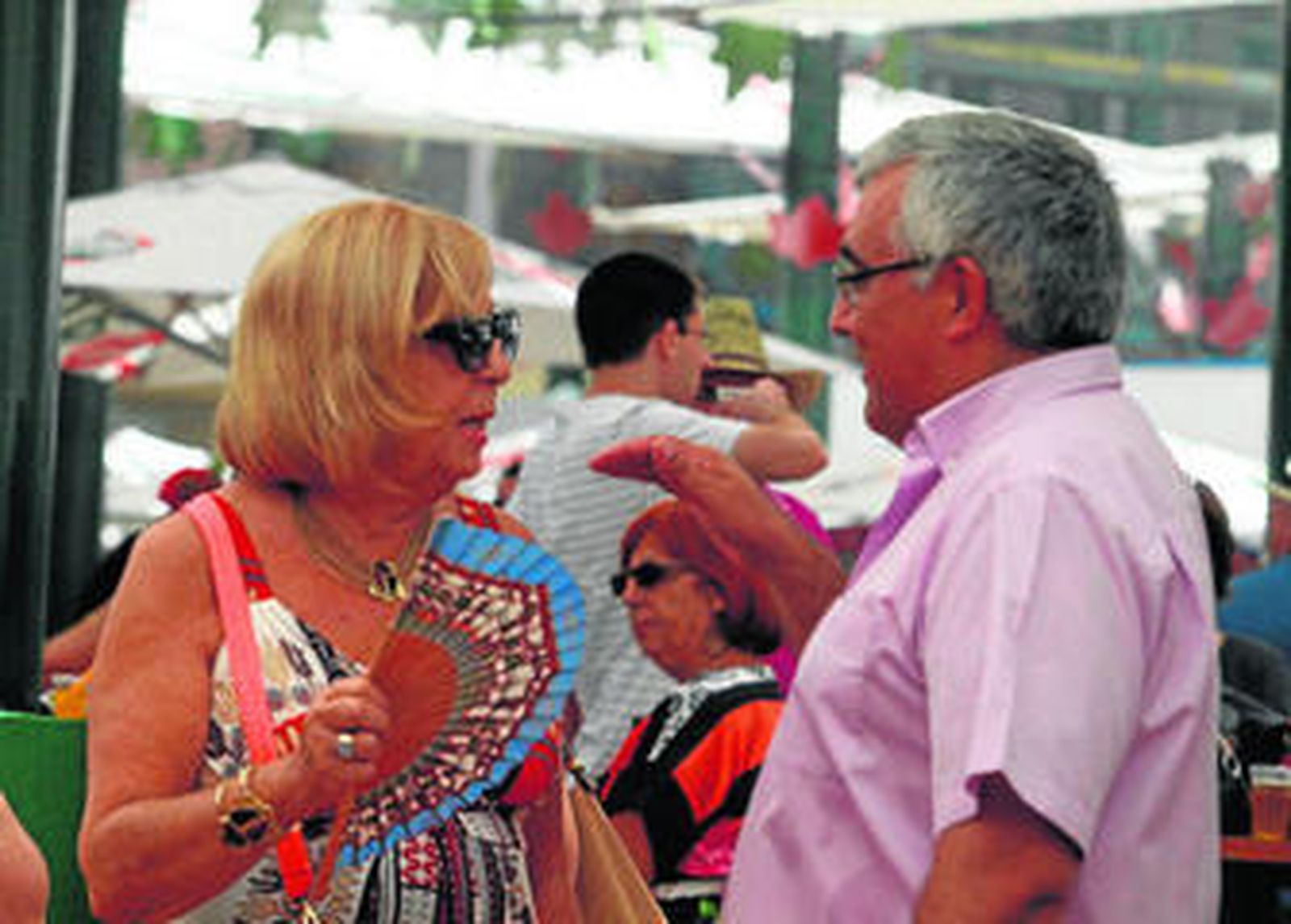 Los rectores de Málaga y Sevilla durante su visita por la Feria del centro.