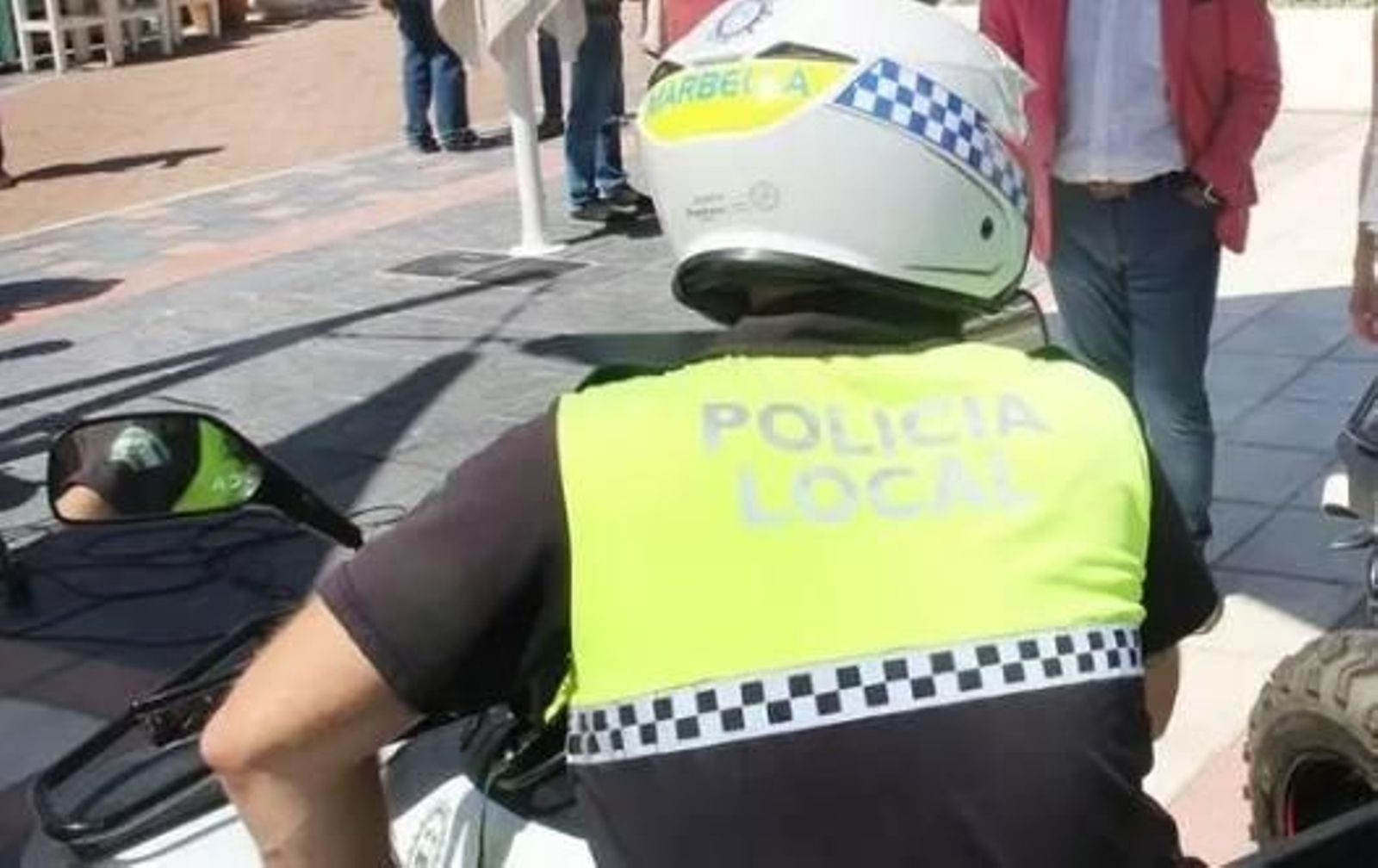 Un policía local de Marbella