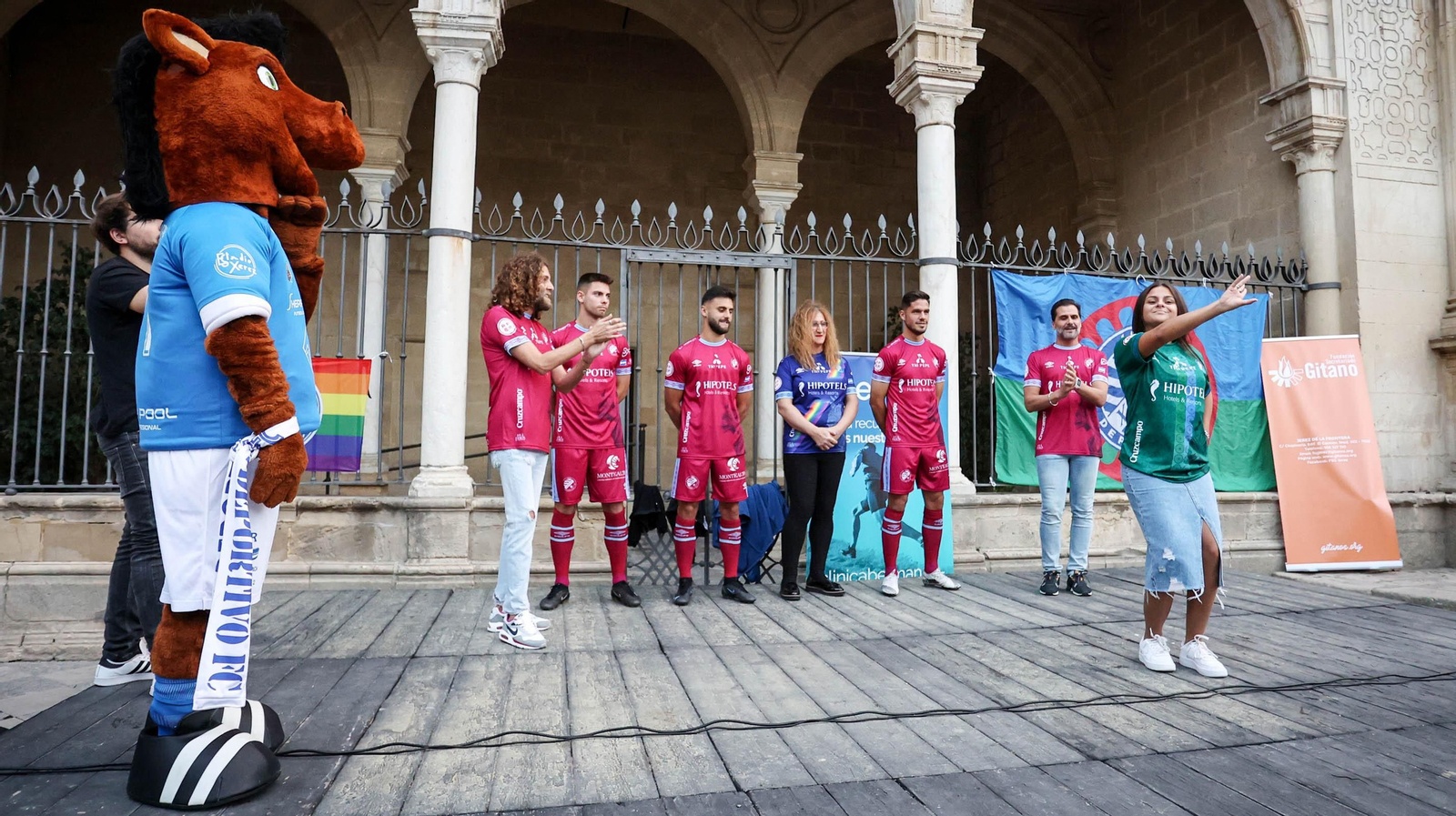 Lola Flores en las camisetas del Xerez DFC