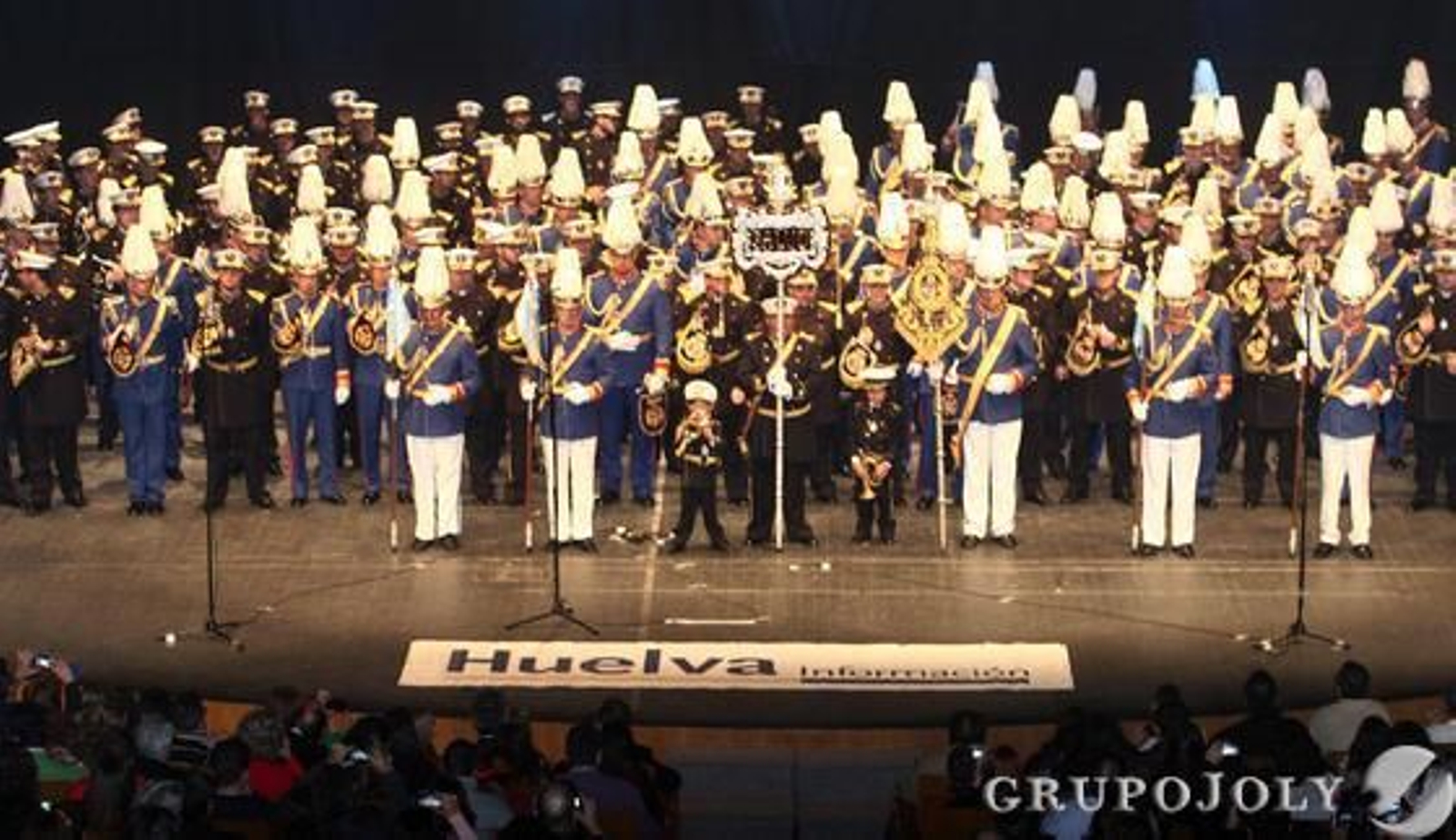 Las bandas de la Salud y el Nazareno llena de música cofrade la Casa Colón en un concierto patrocinado por 'Huelva Información'.  Foto: Josue Correa
