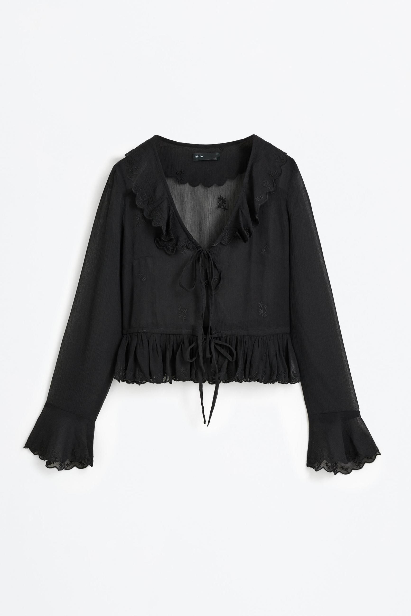 Blusa de bordados semitransparente en color negro