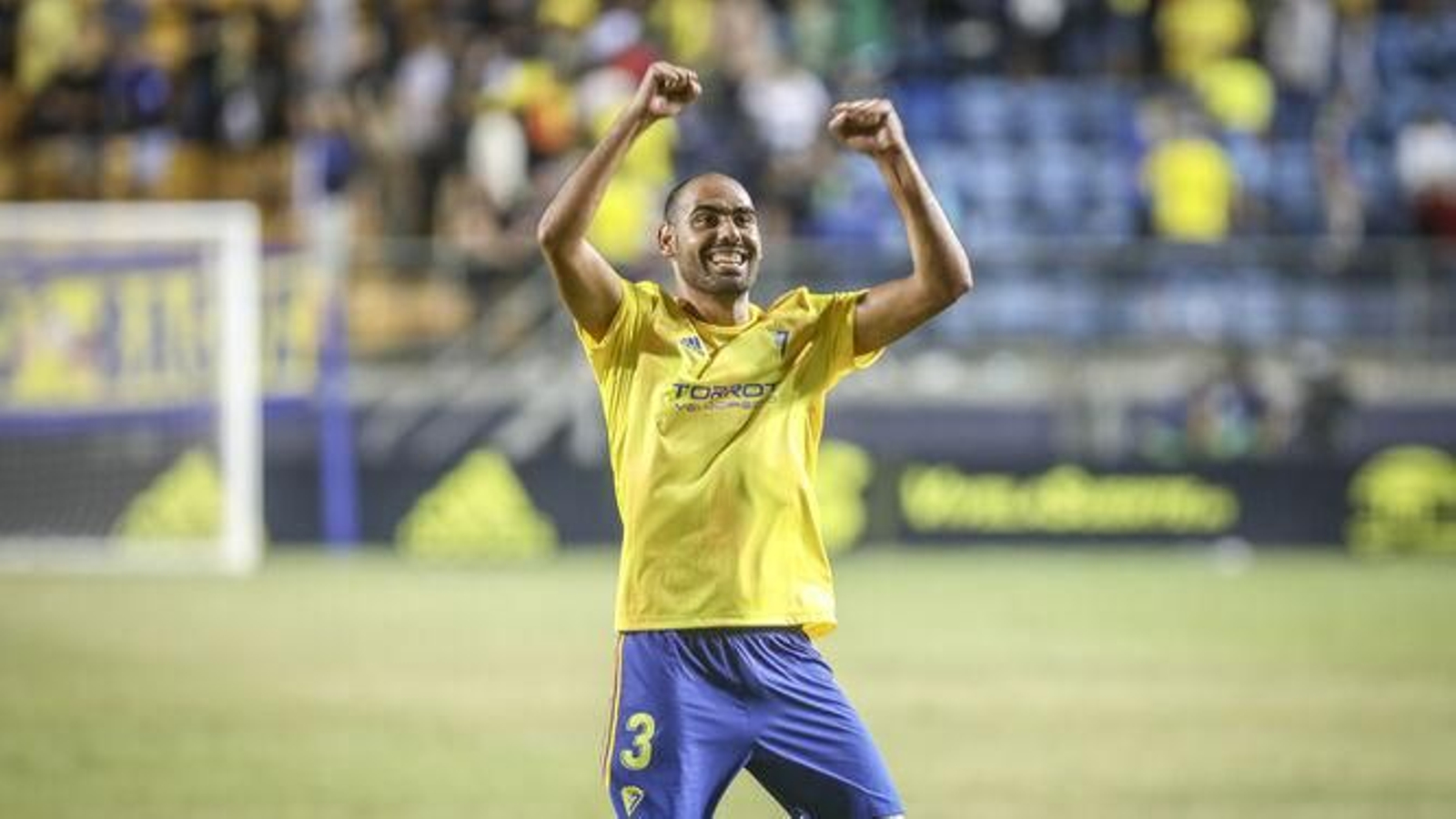 Fali celebra un triunfo del Cádiz.