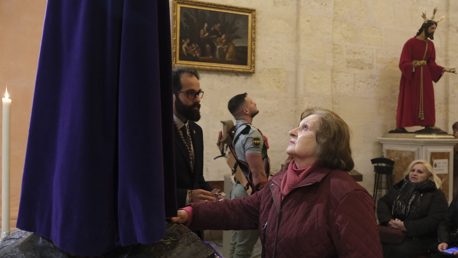 Imágenes del multitudinario besapiés del Cristo de Medinaceli en la Catedral de Almería