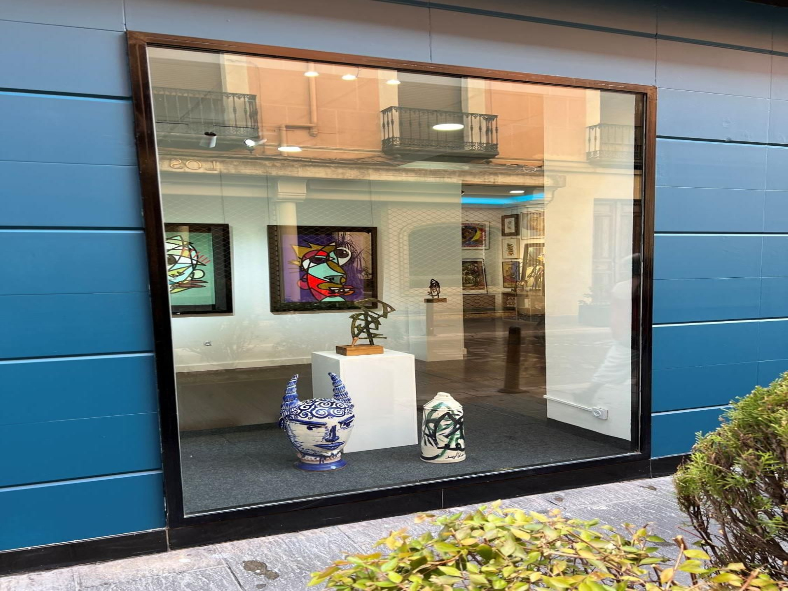 Así es Rampa: la nueva galería de arte contemporáneo con obras de Belin en el centro de Linares