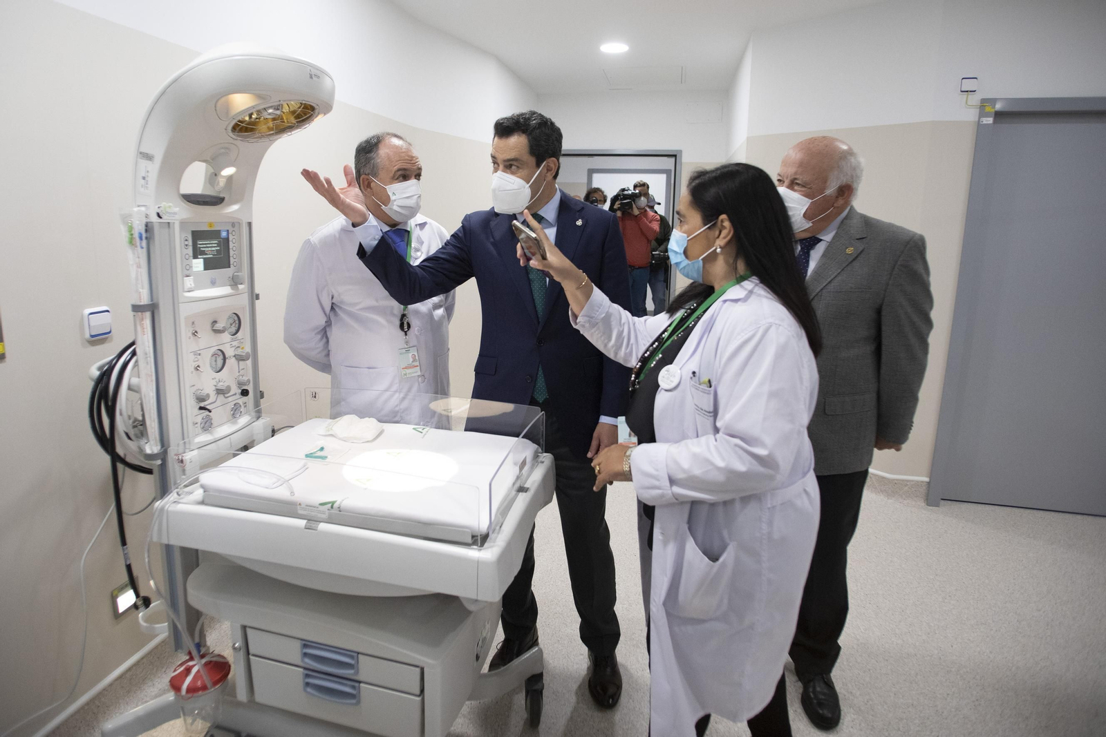 La Junta moderniza tras 40 años el Materno de Granada, con nuevos paritorios