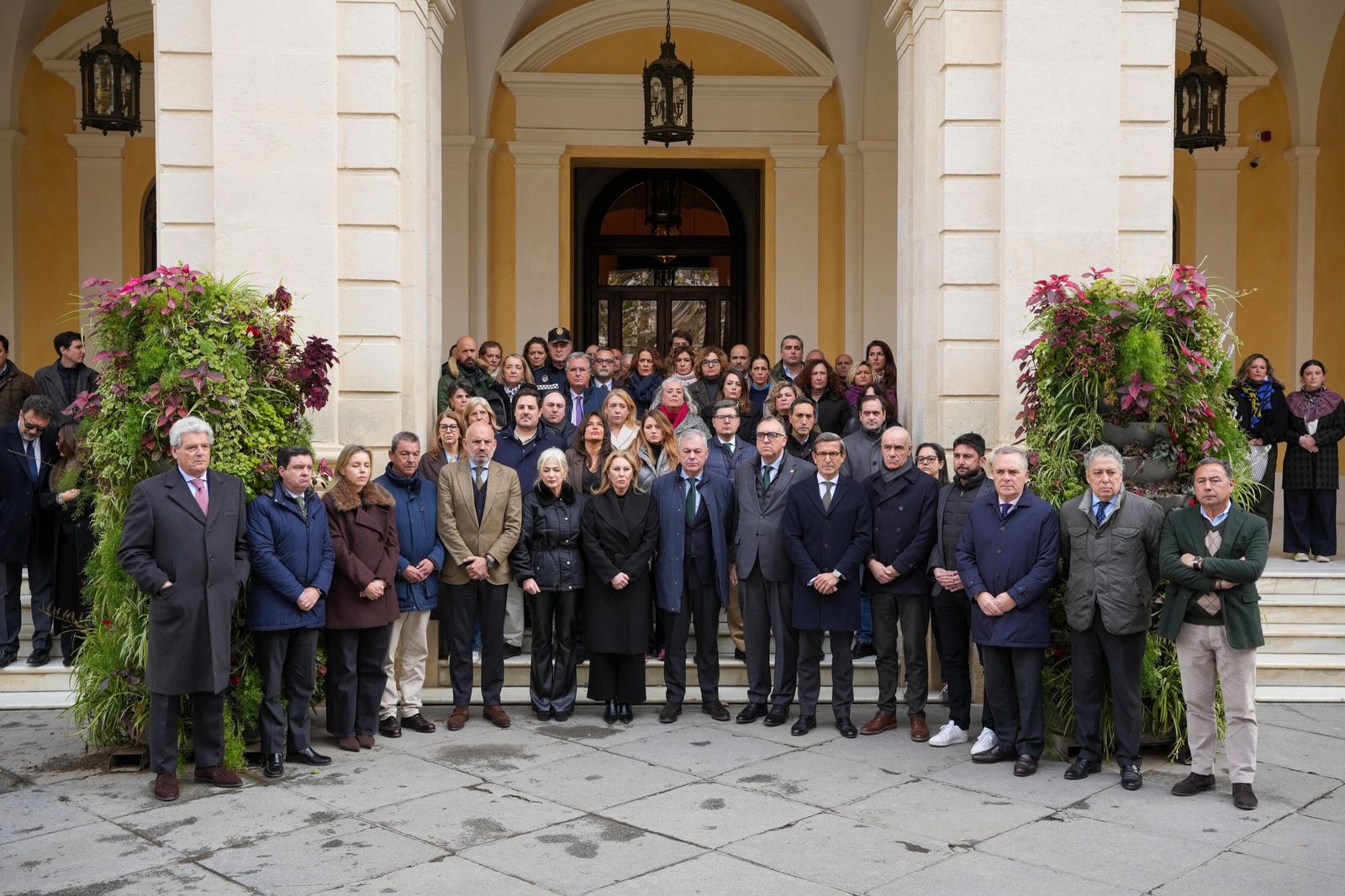 Minuto de silencio en el Ayuntamiento de Sevilla