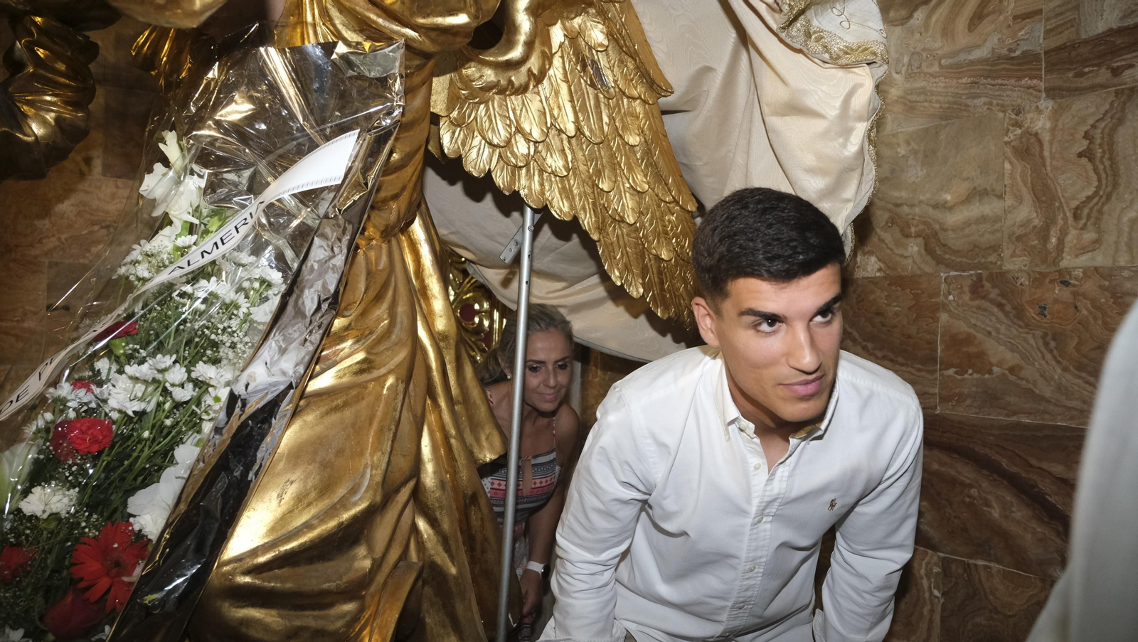 Ofrenda de la U.D. Almería a la Virgen del Mar, por el ascenso a la Liga Santander de Fútbol