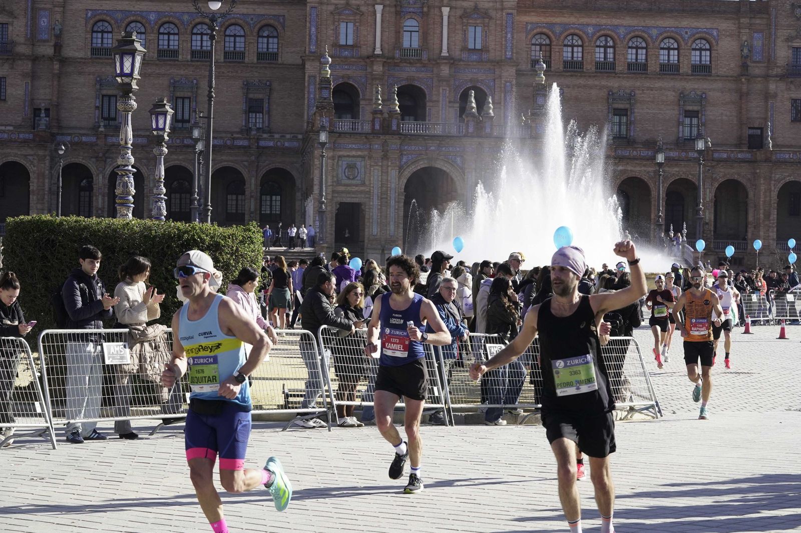 El Zúrich Maraton de Sevilla 2026 en la Plaza de España, galería 1