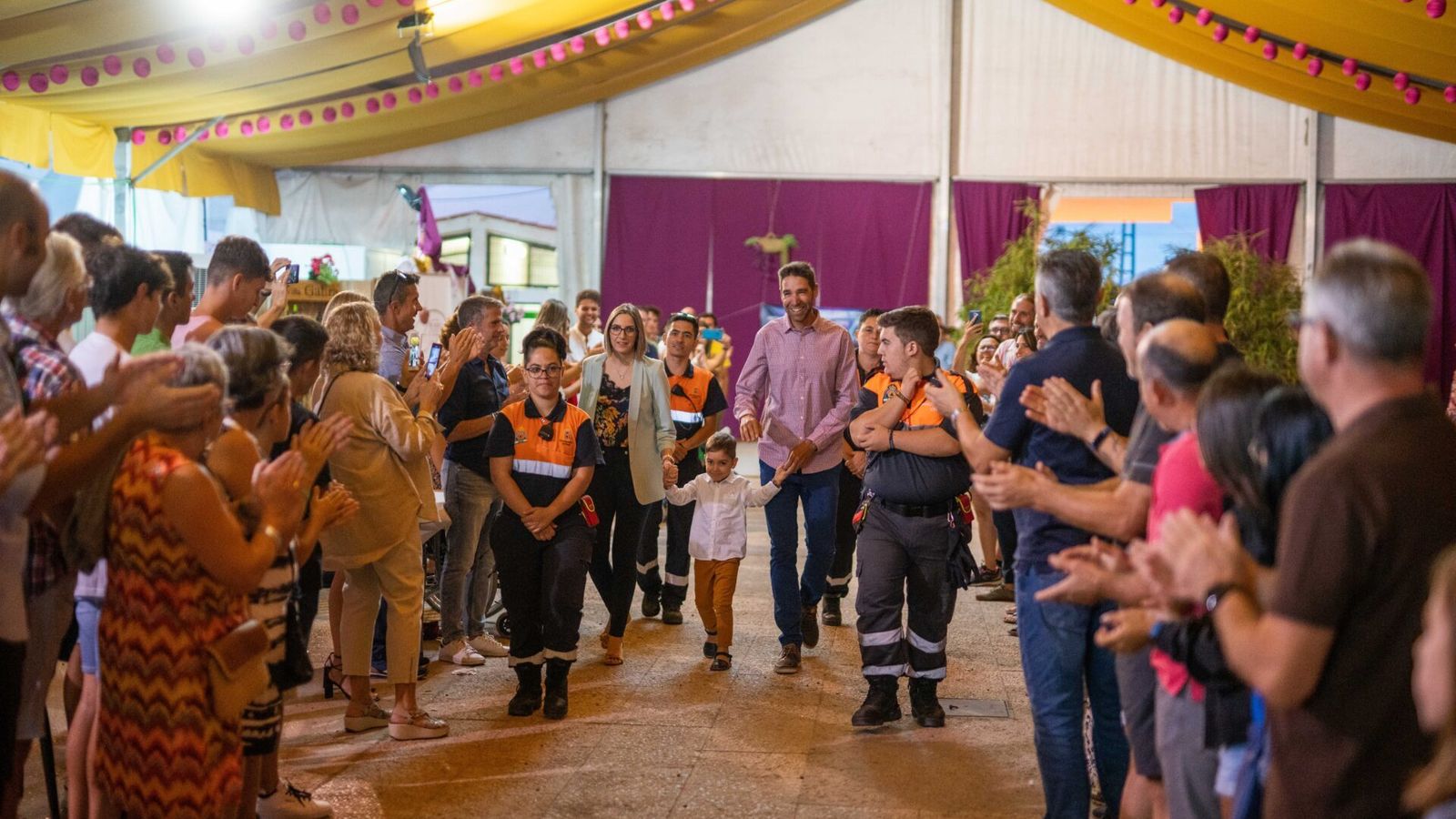David Valero llegó a la Caseta Municipal junto a su familia.
