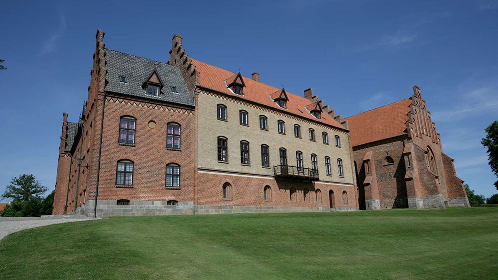 Fachada del Herlufsholm Gymnasium.